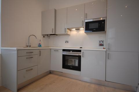 2 bedroom flat to rent, Chiswick High Road, London W4