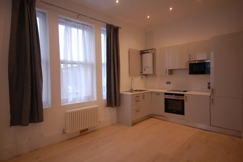 2 bedroom flat to rent, Chiswick High Road, London W4