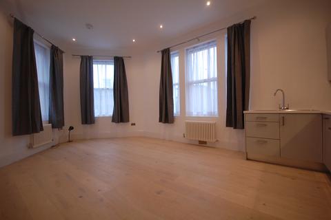 2 bedroom flat to rent, Chiswick High Road, London W4
