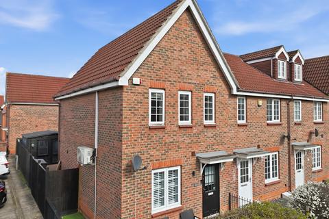 undefined, Frobisher Gardens, Chafford Hundred RM16