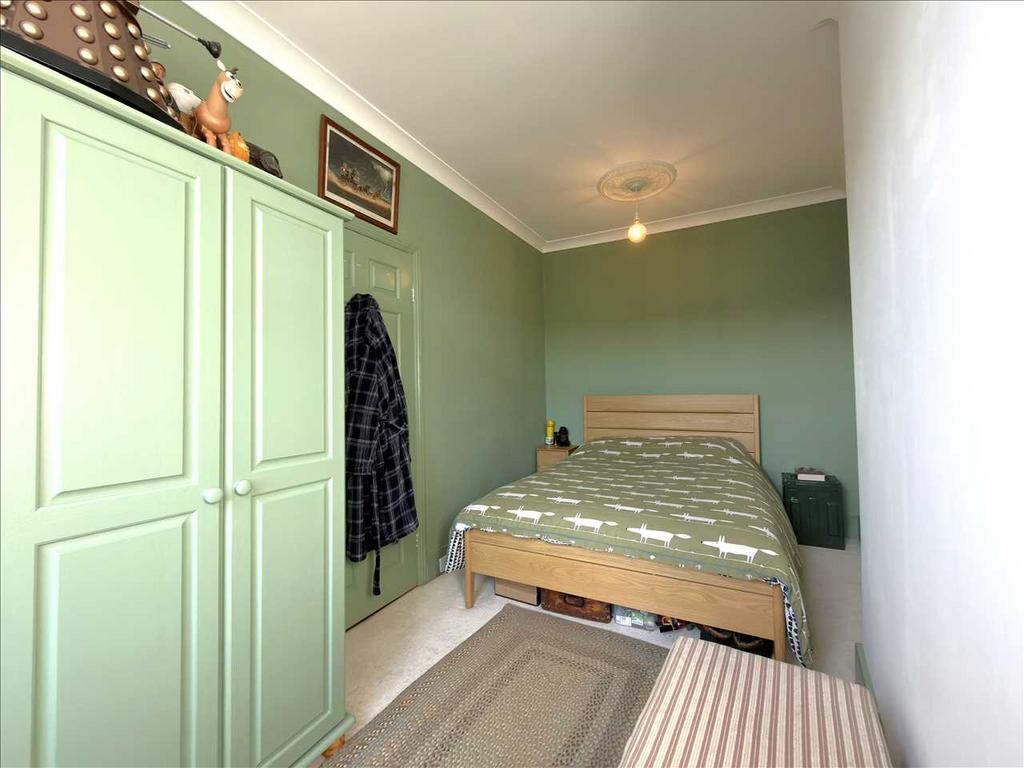 Bedroom (rear)
