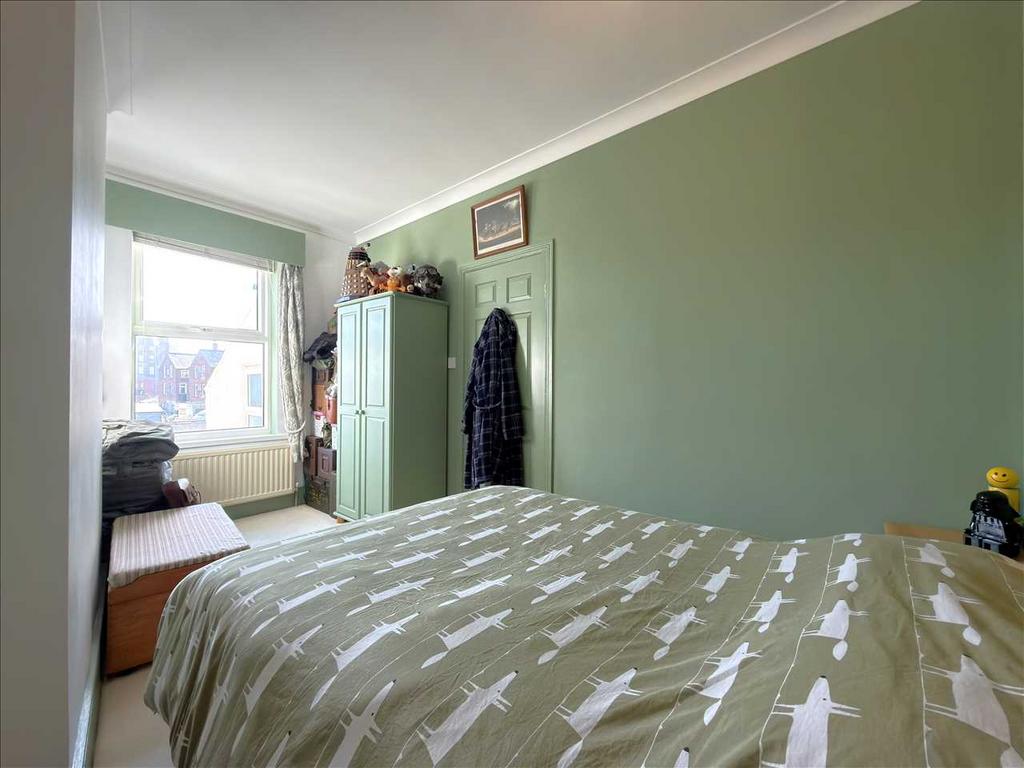 Bedroom (rear)