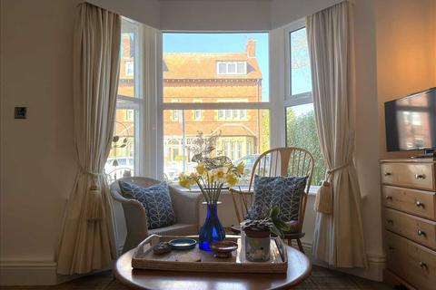 2 bedroom house for sale, West Avenue, Filey