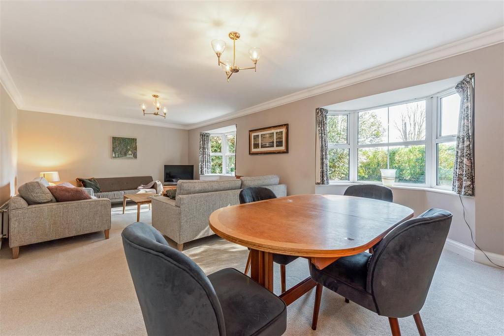 Sitting/Dining Room