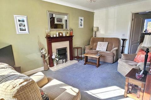2 bedroom end of terrace house for sale, Overman Close, Stourbridge DY9