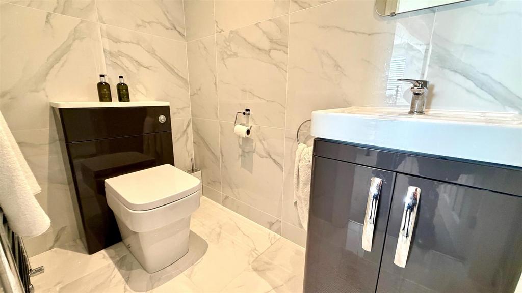 Abbey rd 37 flat 6 ensuite pic 1.jpg