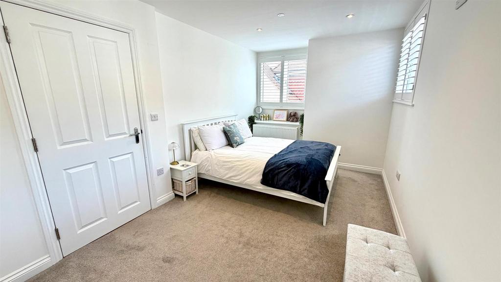 Abbey rd 37 flat 6 bed 2 pic 2.jpg