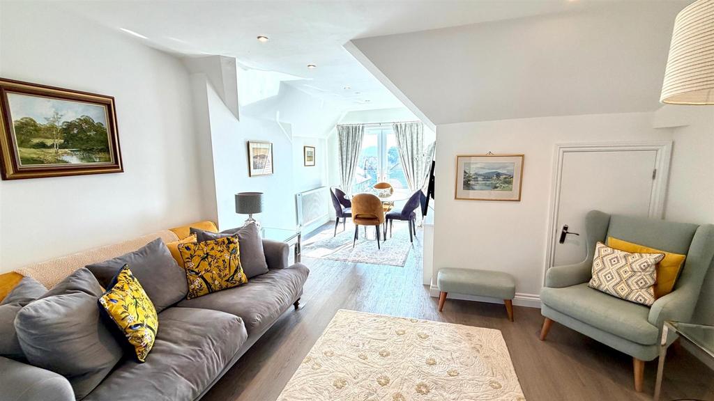 Lounge/ dining room