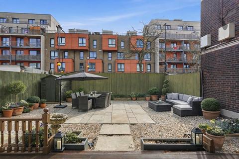 undefined, Bishops Way, Bethnal Green