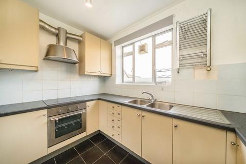 4 bedroom flat to rent, Jebb Avenue, London SW2