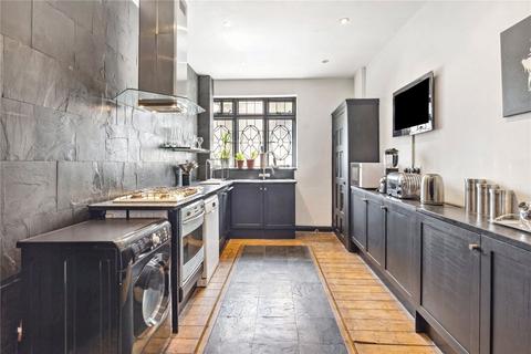 3 bedroom flat for sale, Aylestone Avenue, London NW6