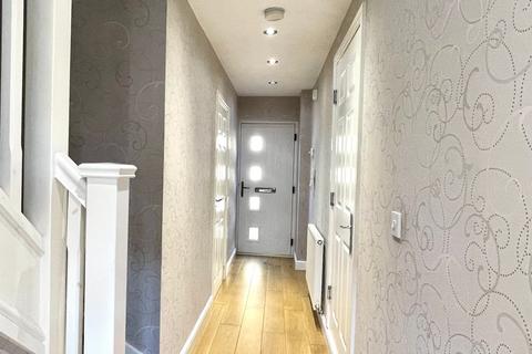 4 bedroom end of terrace house for sale, Miners Way, Halifax, HX3