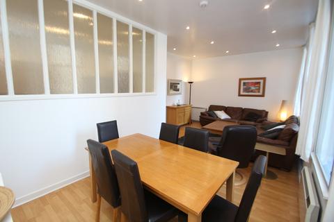 2 bedroom flat to rent, High Street, Glasgow, G1