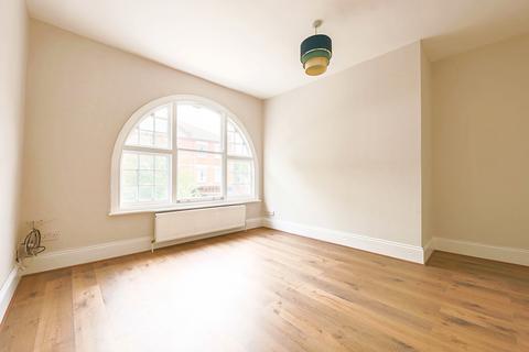 undefined, Northfield Avenue, Northfields, W13