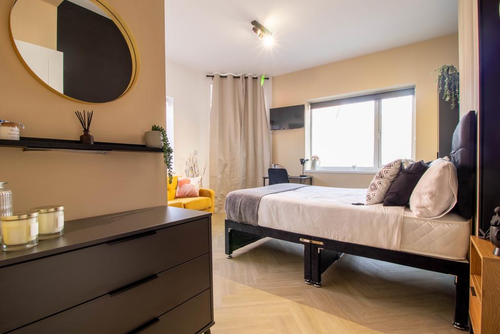 Bed 1 .