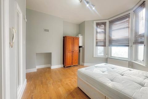 Studio to rent, Venner Road, London, SE26