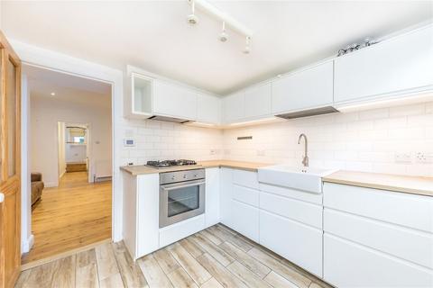 2 bedroom flat to rent, Garratt Terrace, London SW17