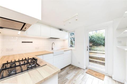 2 bedroom flat to rent, Garratt Terrace, London SW17