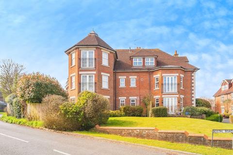 2 bedroom flat for sale, Goring Court, Bramber Road, Steyning, West Sussex, BN44