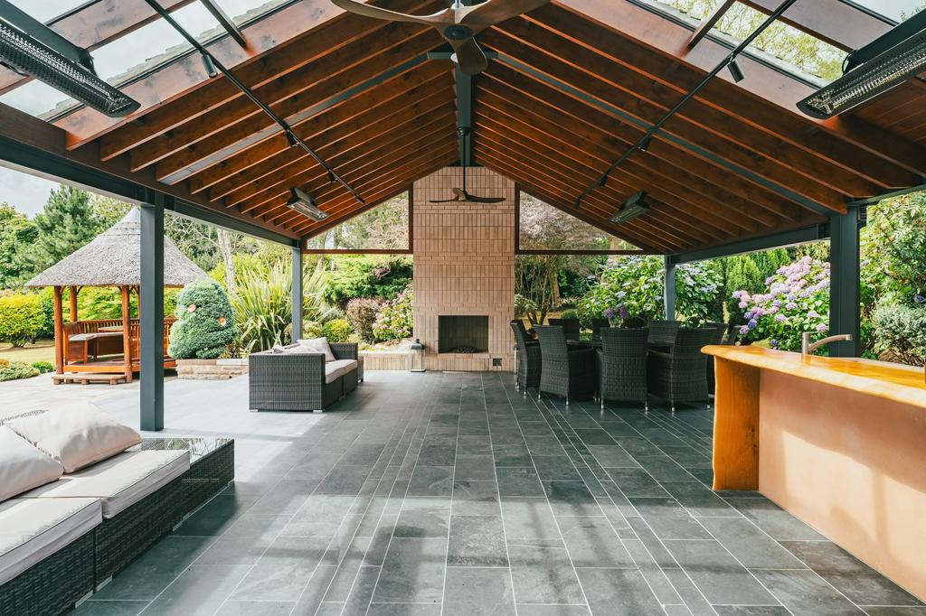 Outdoor Kitchen