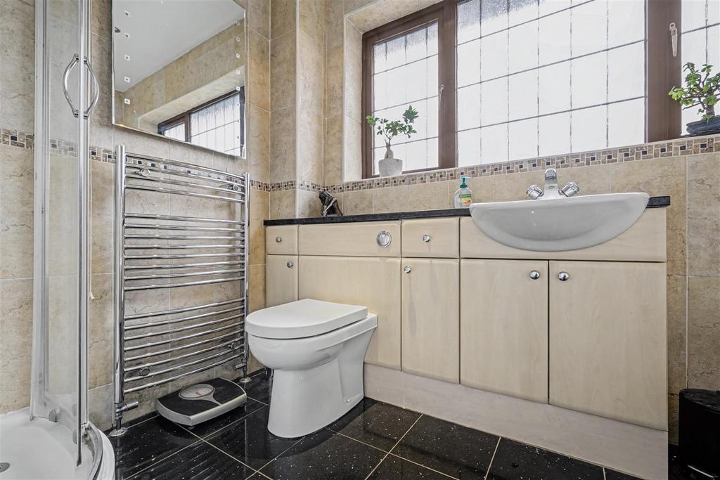Bathroom 1 1.jpeg