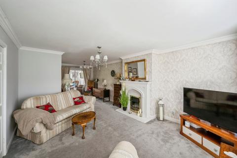 3 bedroom detached house for sale, Checkstone Avenue, Bessacarr, Doncaster