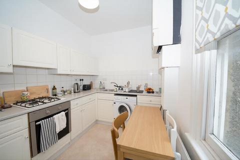 Studio to rent, Kings Avenue, Muswell Hill, N10