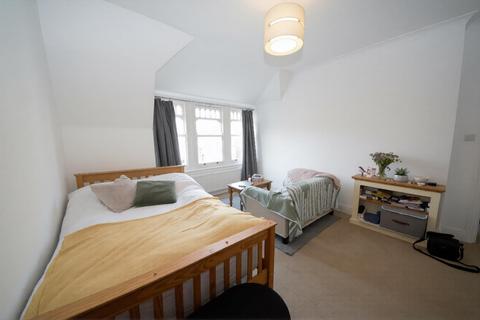 Studio to rent, Kings Avenue, Muswell Hill, N10