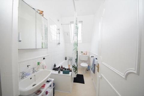 Studio to rent, Kings Avenue, Muswell Hill, N10
