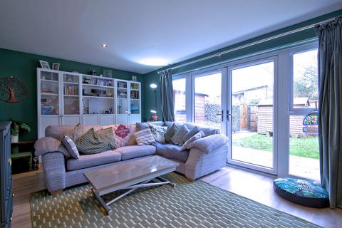 3 bedroom semi-detached house for sale, Medway Court, Westcliff-on-sea, SS0