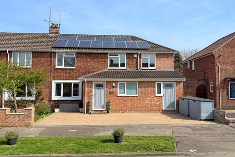 Chaucer Crescent, Newbury, RG14