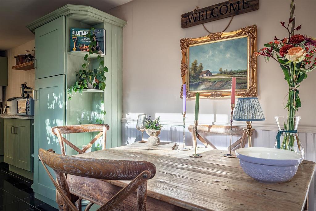 Kitchen 2.jpg