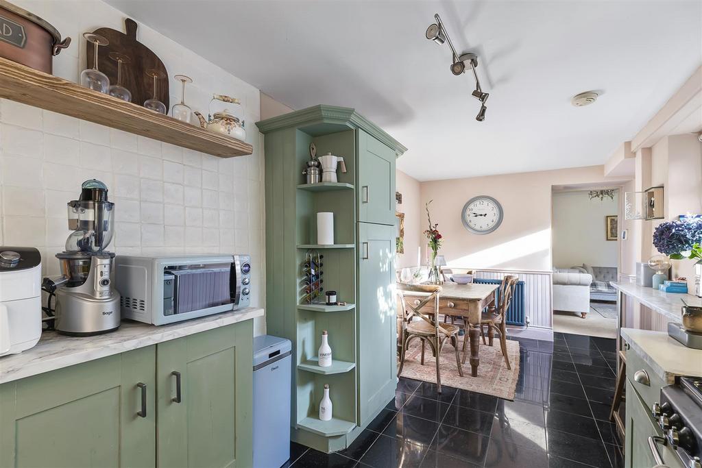 Kitchen 3.jpg