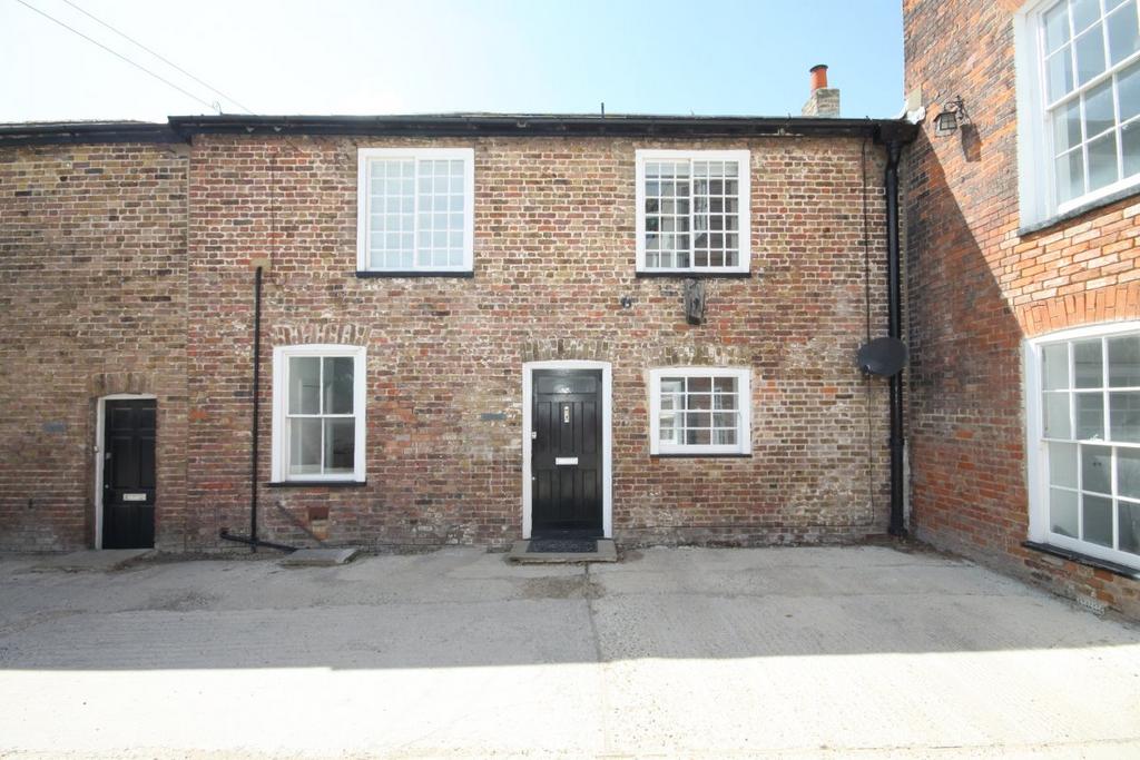 Very large ground floor 2 bedroom apartment in gr