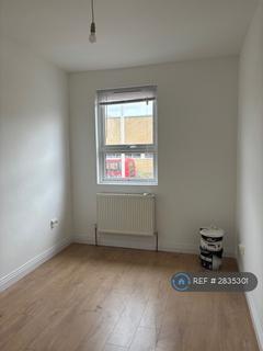 2 bedroom flat to rent, Romford, Romford, RM1