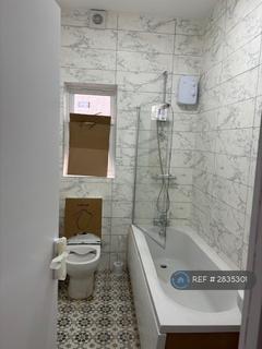 2 bedroom flat to rent, Romford, Romford, RM1