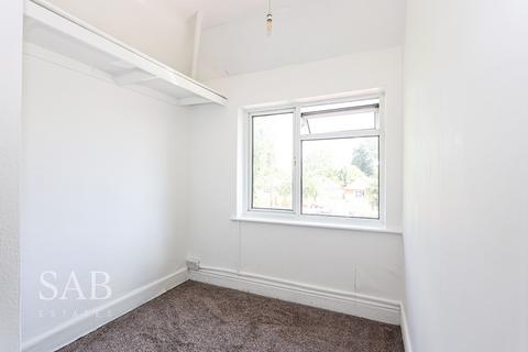3 bedroom semi-detached house to rent, Kingsway, Hayes, UB3