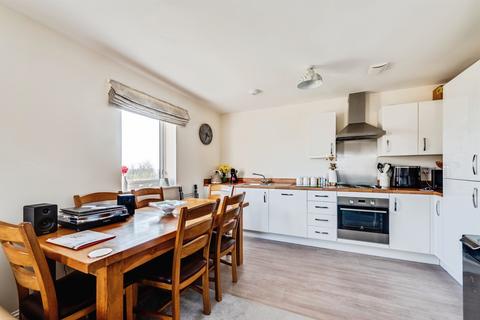 2 bedroom flat for sale, Guild Close, Witney