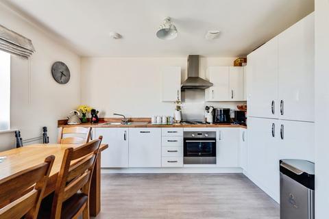 2 bedroom flat for sale, Guild Close, Witney
