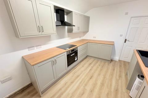 3 bedroom terraced house to rent, Carmarthen Road, Cwmdu, SA5
