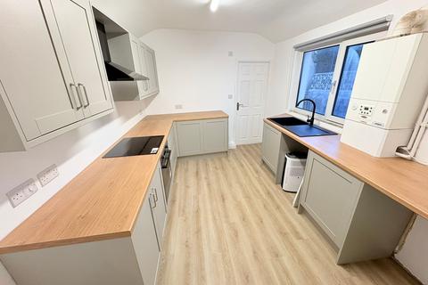 3 bedroom terraced house to rent, Carmarthen Road, Cwmdu, SA5
