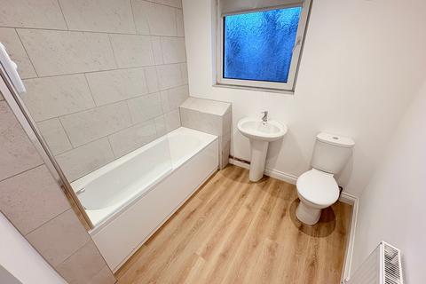 3 bedroom terraced house to rent, Carmarthen Road, Cwmdu, SA5