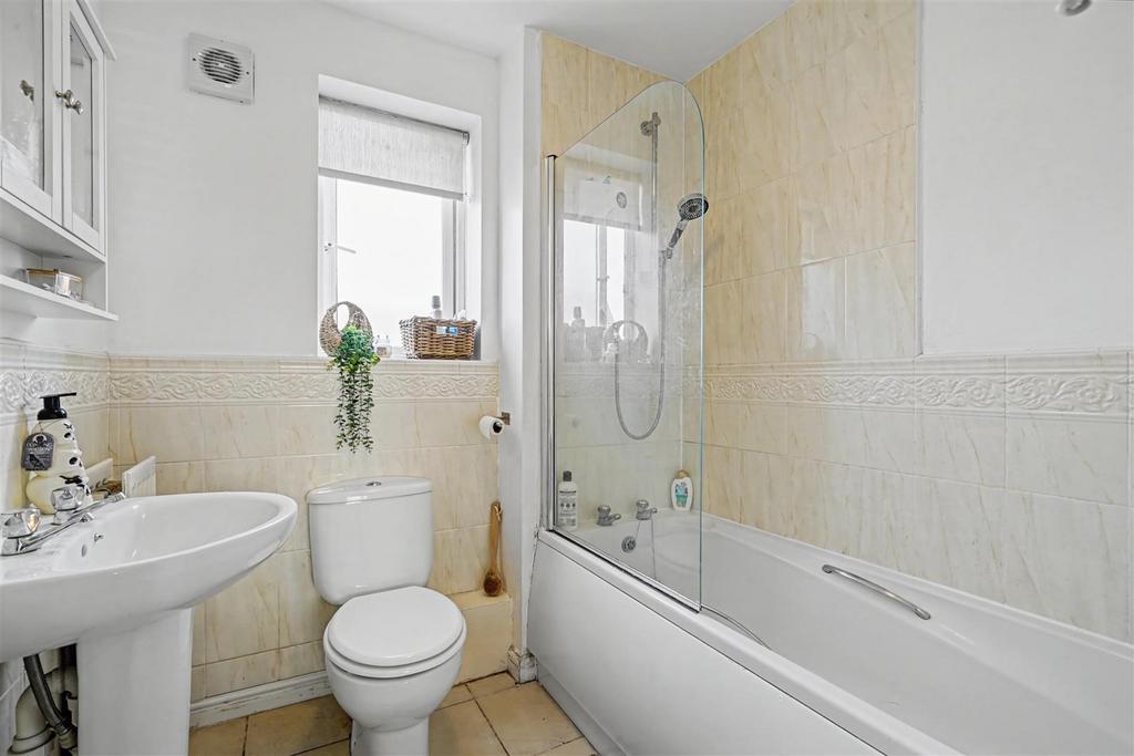 Bathroom 1 1.jpeg