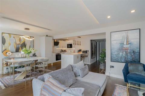 2 bedroom flat to rent, Gloucester Terrace, London W2
