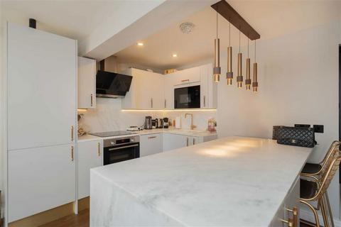 2 bedroom flat to rent, Gloucester Terrace, London W2
