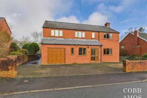 4 bedroom detached house for sale, Greenfield Drive, Kington
