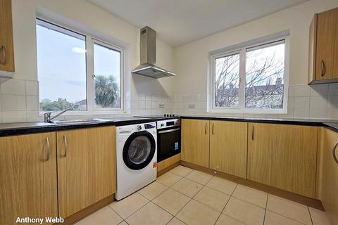 2 bedroom flat to rent, Halstead Road, Enfield, EN1