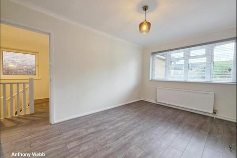 2 bedroom flat to rent, Halstead Road, Enfield, EN1