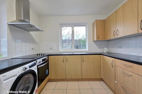 2 bedroom flat to rent, Halstead Road, Enfield, EN1