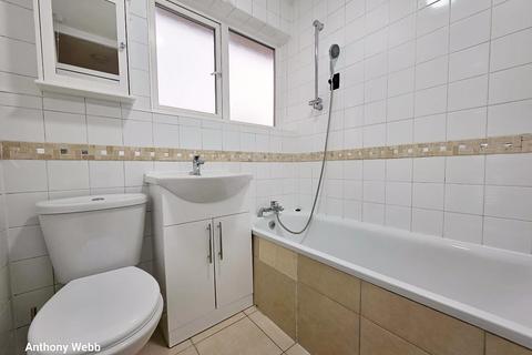 2 bedroom flat to rent, Halstead Road, Enfield, EN1